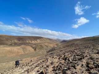 Ajuy, Palmenoase und Felsentor.