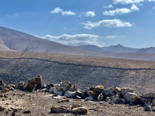 Ajuy, Palmenoase und Felsentor.