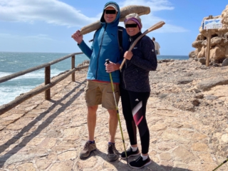 Ajuy, Palmenoase und Felsentor.