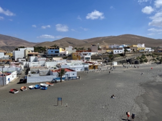 Ajuy, Palmenoase und Felsentor.