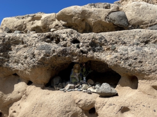 Ajuy, Palmenoase und Felsentor.