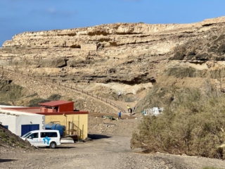 Ajuy, Palmenoase und Felsentor.