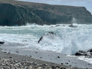 Ajuy, Palmenoase und Felsentor.
