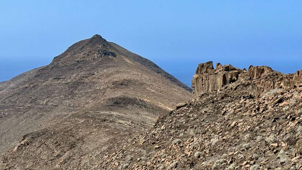 Montaña De Jorós und der steinerne Thron
