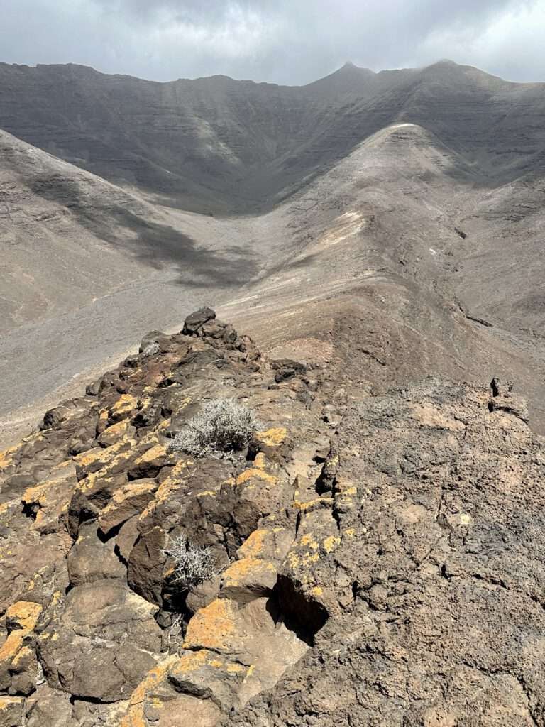 Montaña De Jorós und der steinerne Thron