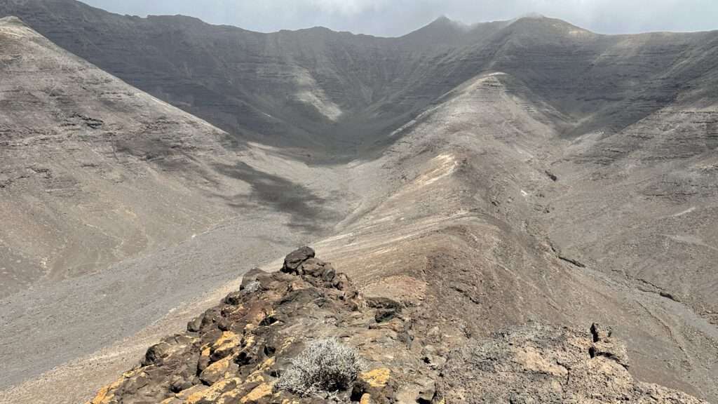 Montaña De Jorós und der steinerne Thron